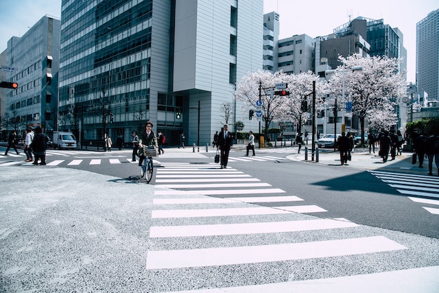 伊春为何勤工俭学对在日本的留学生的职业生涯至关重要？